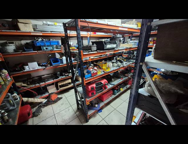 374M² FACTORY FOR SALE IN ANDERBOLT